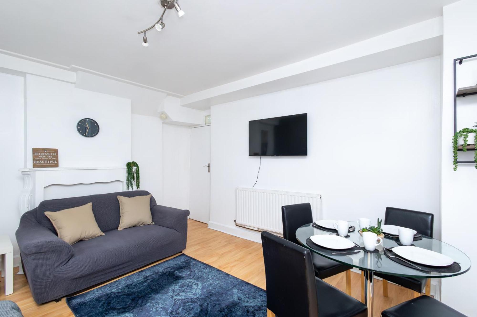 Spacious 3 Bedroom Ground Floor Apartment - 10 Mins From City Centre ليدز المظهر الخارجي الصورة