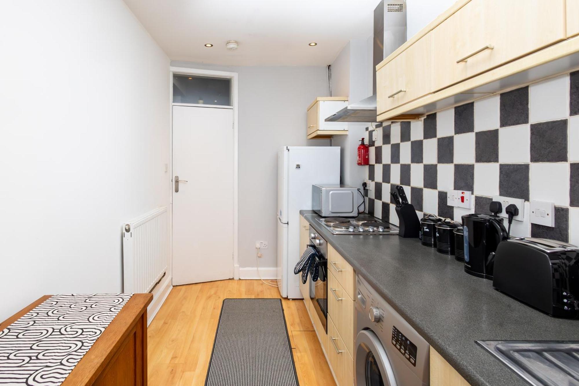 Spacious 3 Bedroom Ground Floor Apartment - 10 Mins From City Centre ليدز المظهر الخارجي الصورة